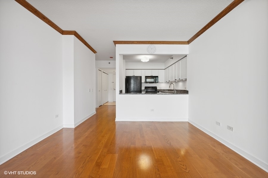 512 N MCCLURG Court Unit: 3211