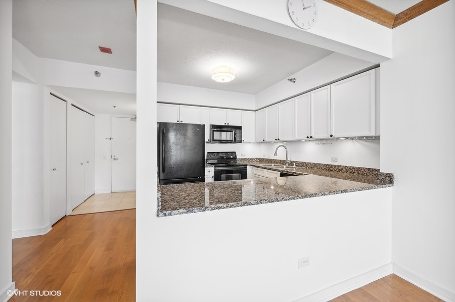 512 N MCCLURG Court Unit: 3211