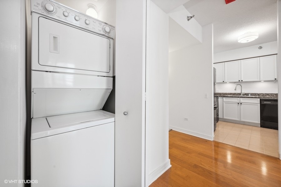 512 N MCCLURG Court Unit: 3211