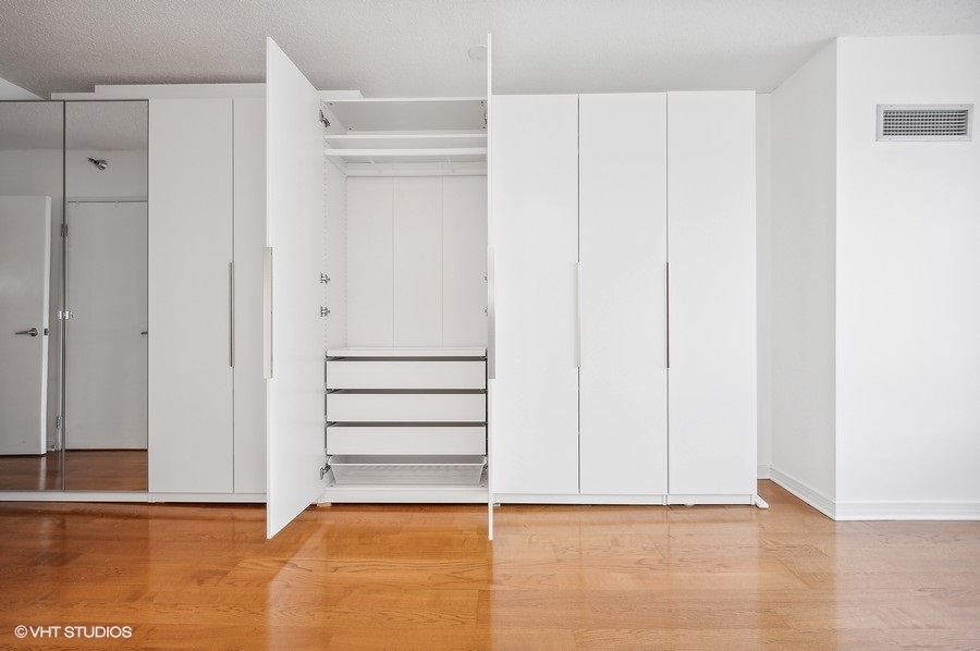 512 N MCCLURG Court Unit: 3211