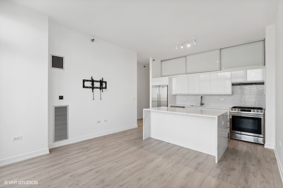 235 W Van Buren Street Unit: 2213