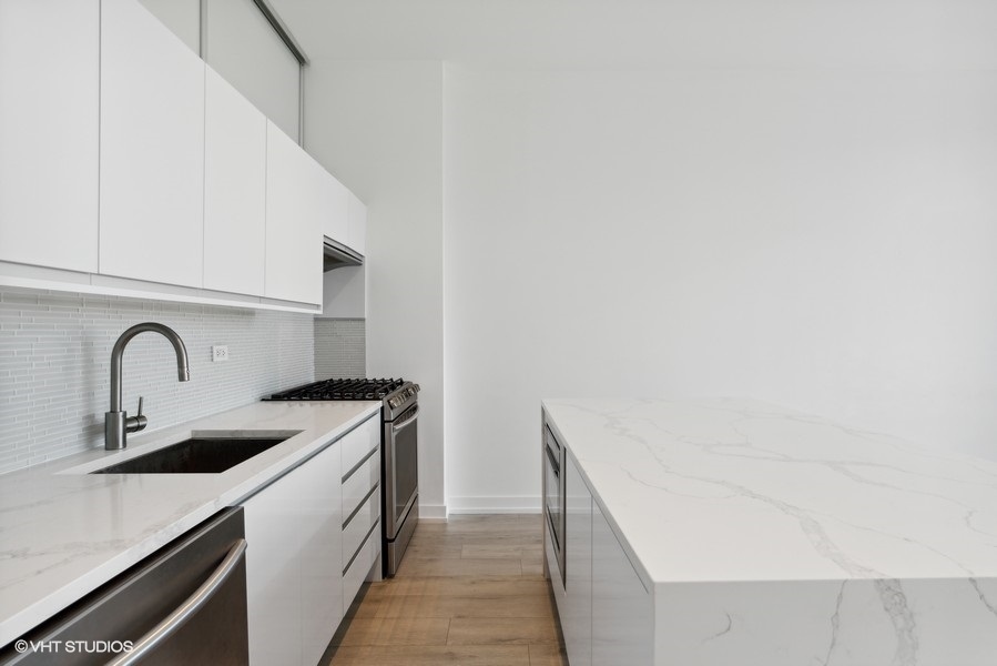 235 W Van Buren Street Unit: 2213