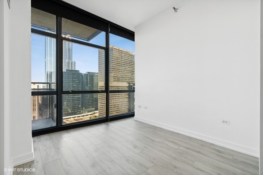 235 W Van Buren Street Unit: 2213