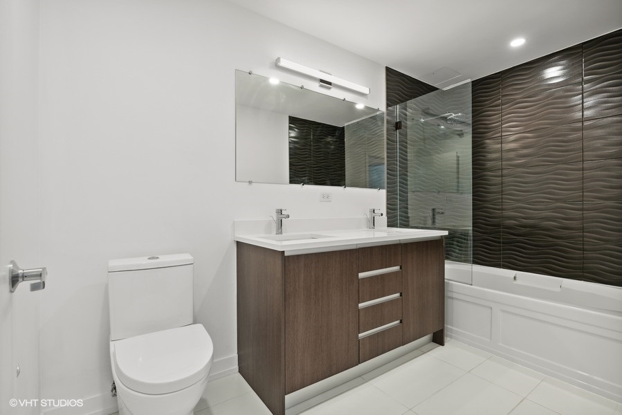 235 W Van Buren Street Unit: 2213