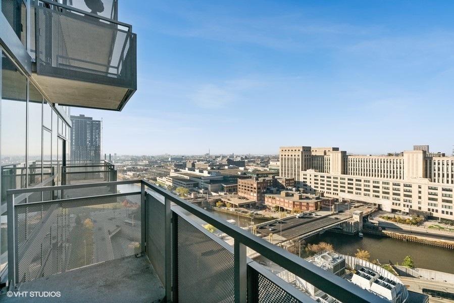 235 W Van Buren Street Unit: 2213