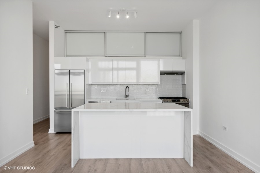235 W Van Buren Street Unit: 2213