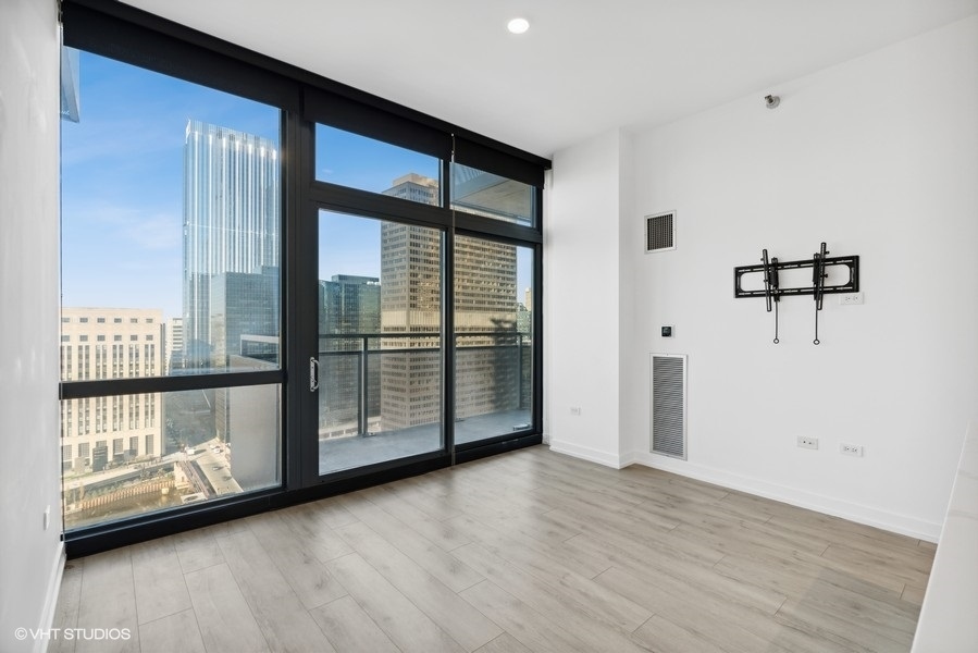 235 W Van Buren Street Unit: 2213