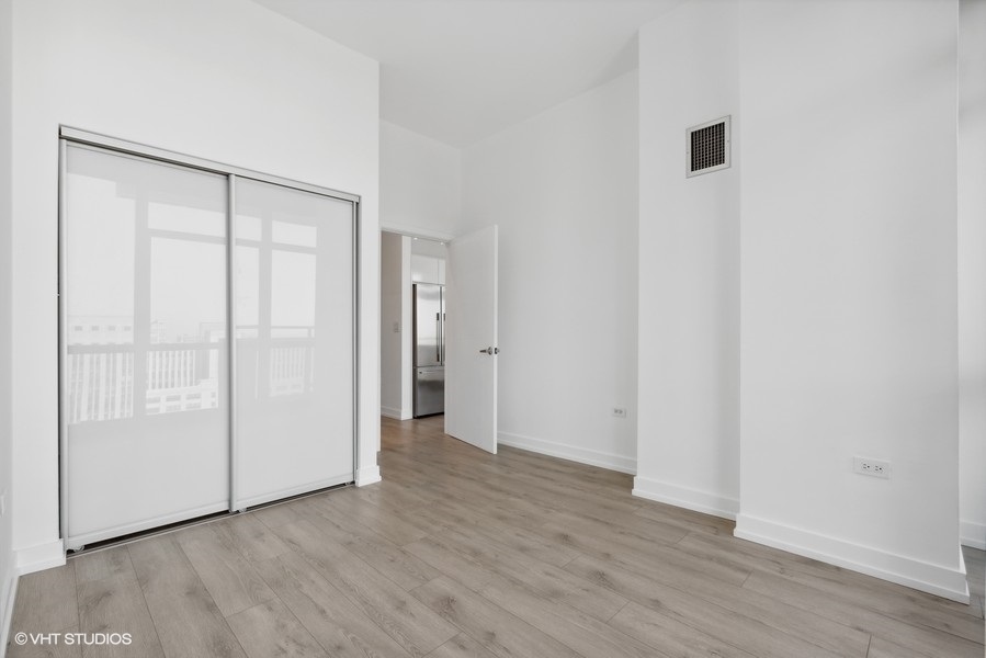 235 W Van Buren Street Unit: 2213
