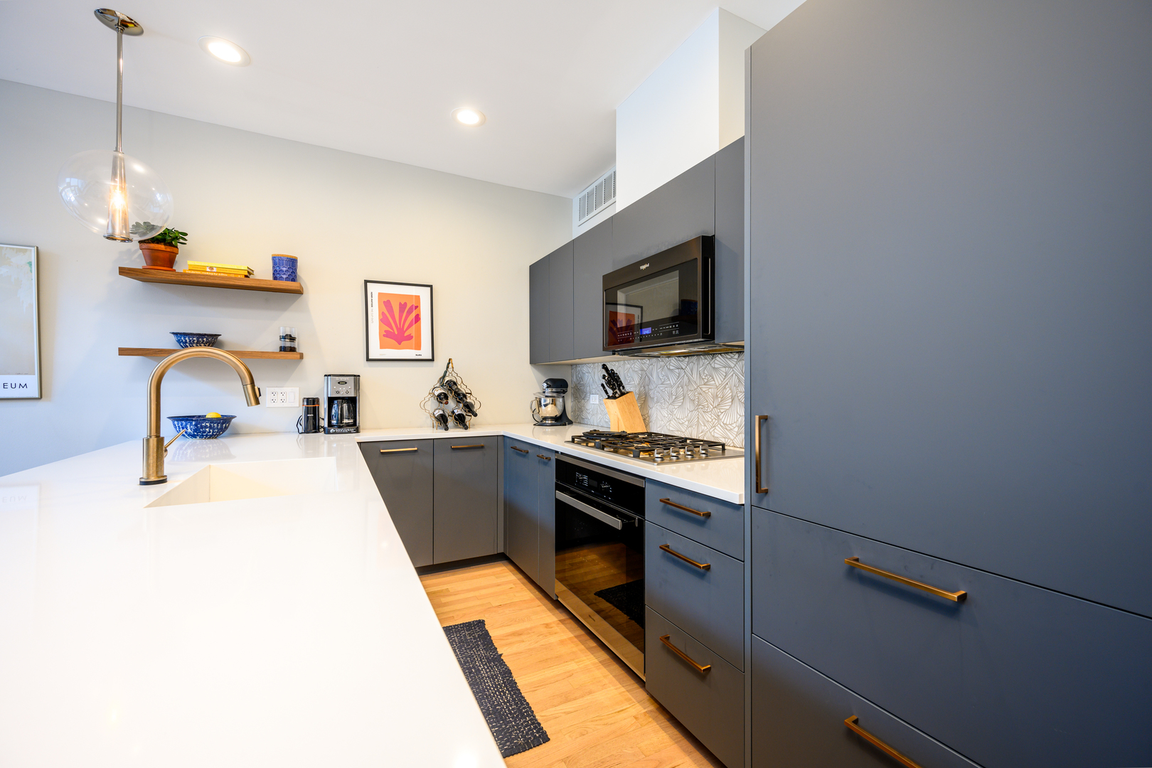 919 N Wolcott Avenue Unit: 104