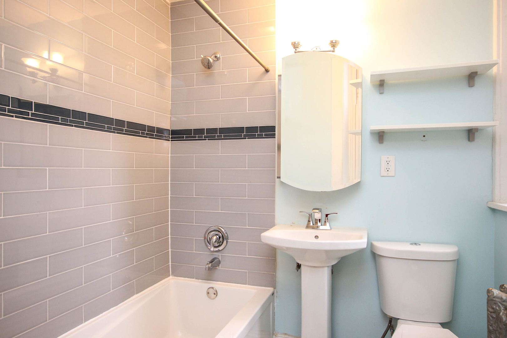 5922 N Magnolia Avenue Unit: 1S