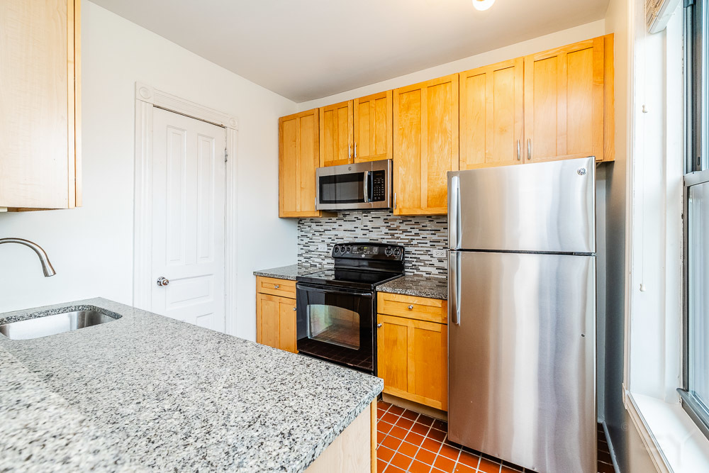 1135 W Webster Avenue Unit: 8