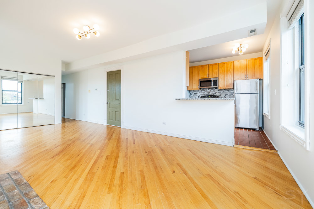 1135 W Webster Avenue Unit: 8