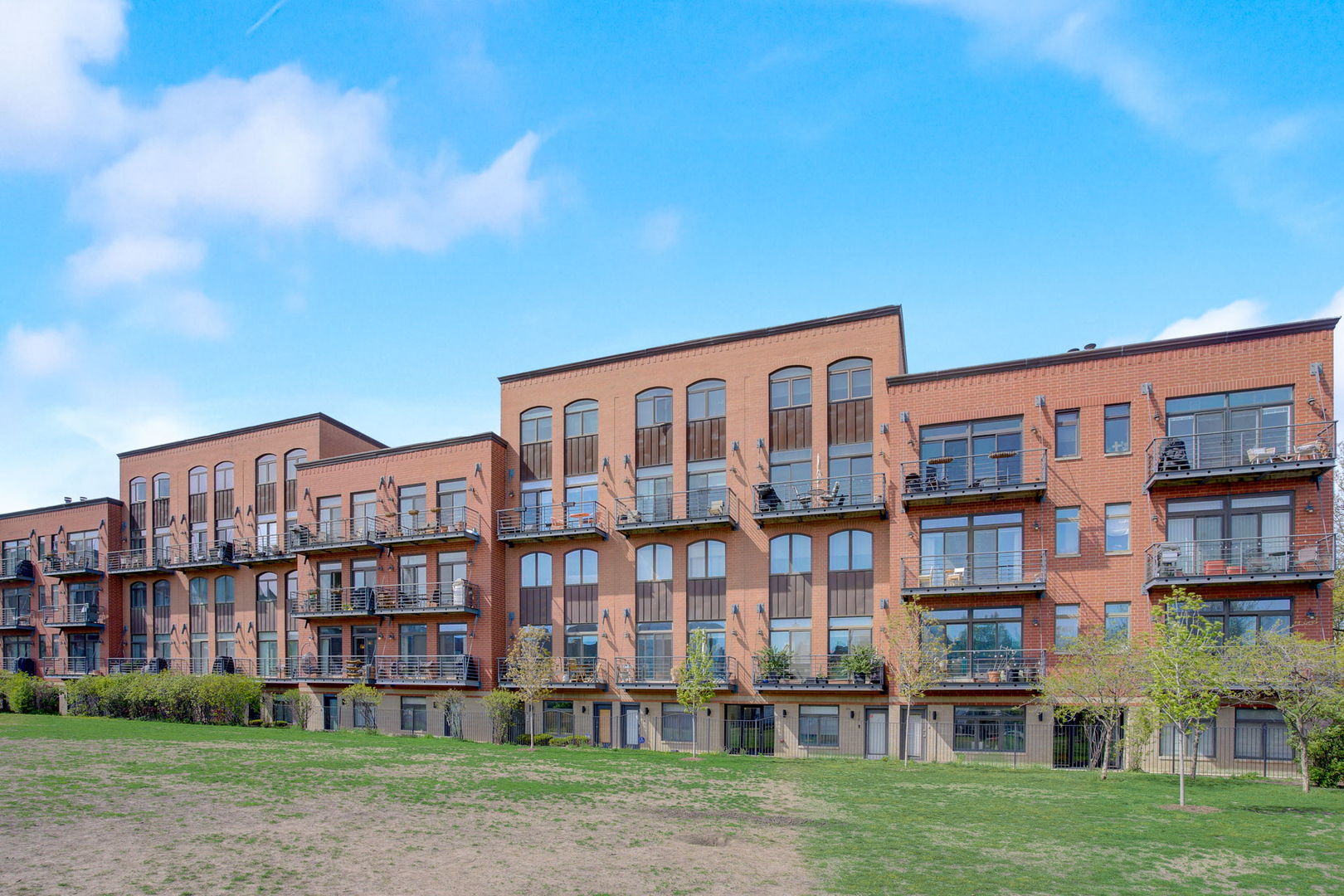 1830 N Winchester Avenue Unit: 301