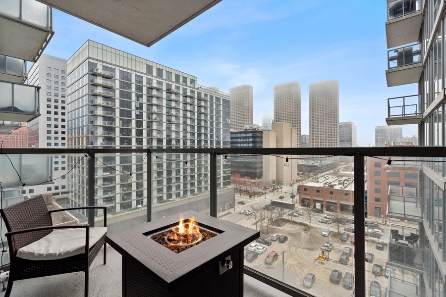 659 W Randolph Street Unit: 1016