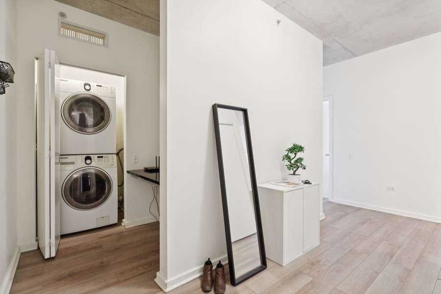 659 W Randolph Street Unit: 1016