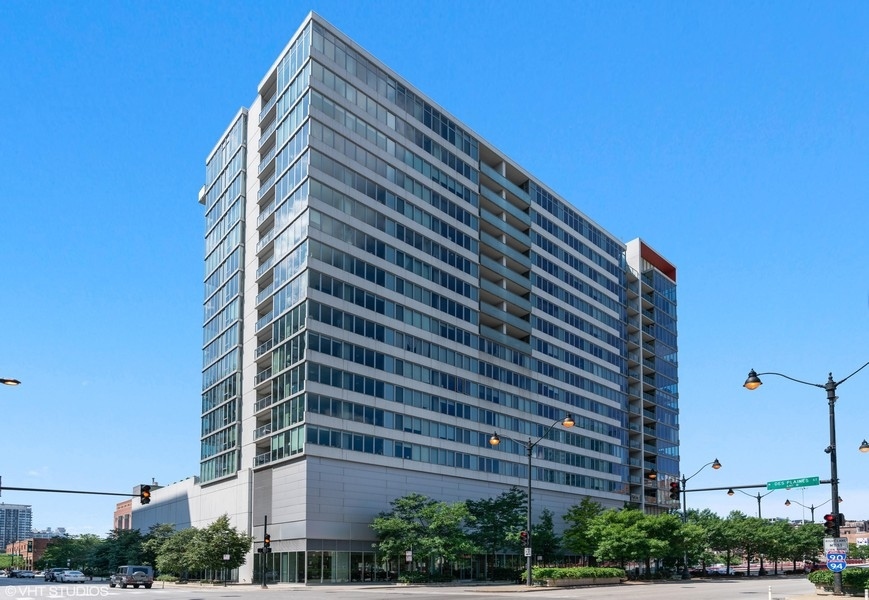 659 W Randolph Street Unit: 1016