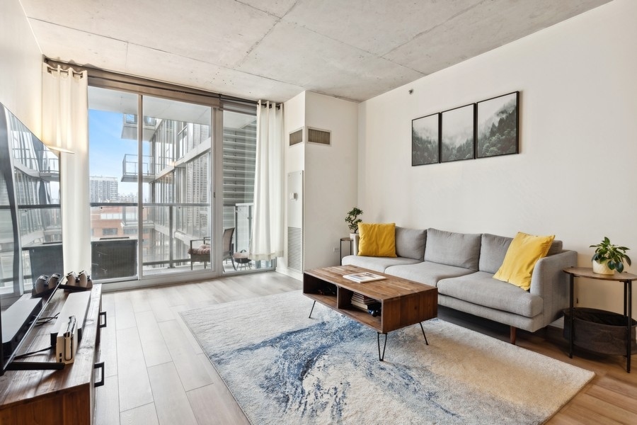 659 W Randolph Street Unit: 1016