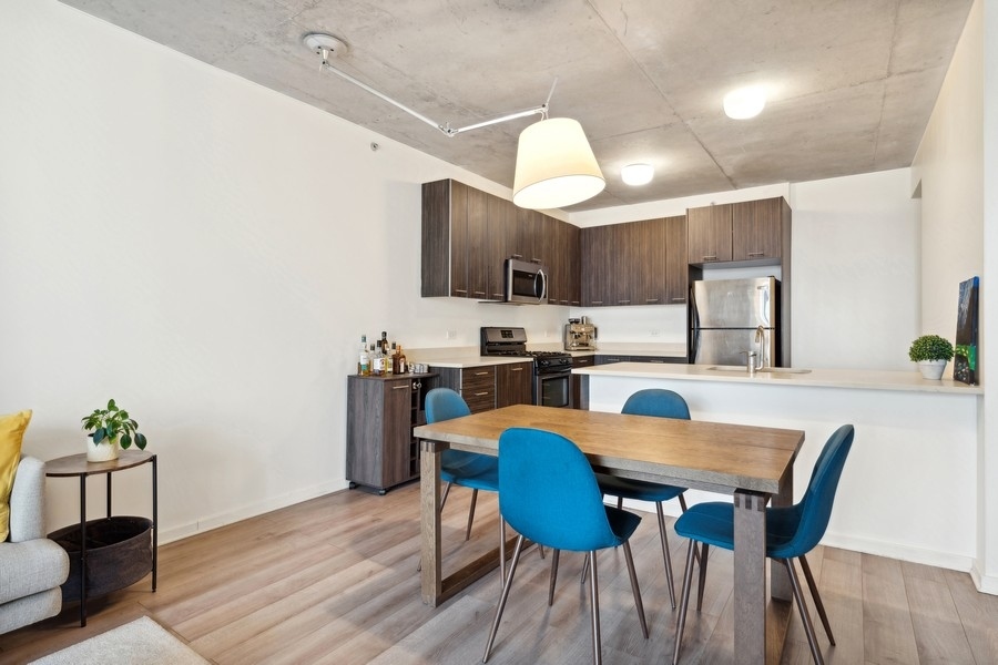 659 W Randolph Street Unit: 1016