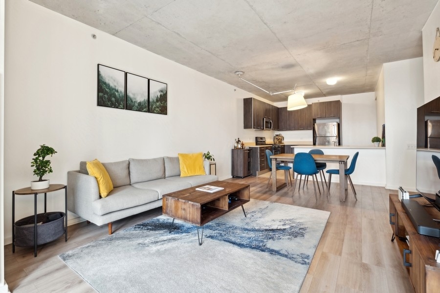 659 W Randolph Street Unit: 1016