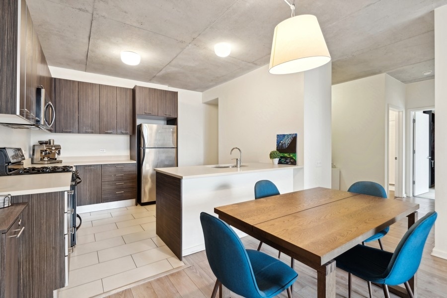 659 W Randolph Street Unit: 1016