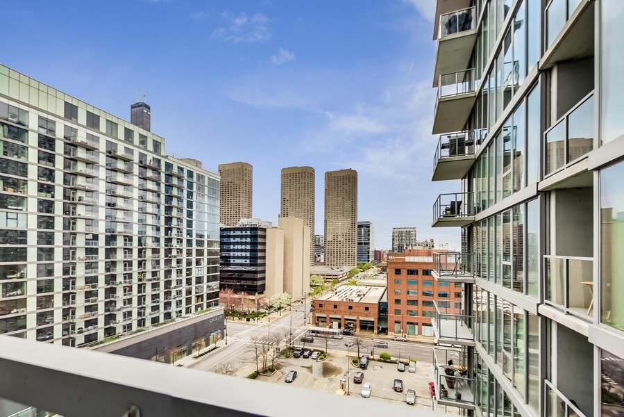 659 W Randolph Street Unit: 1016