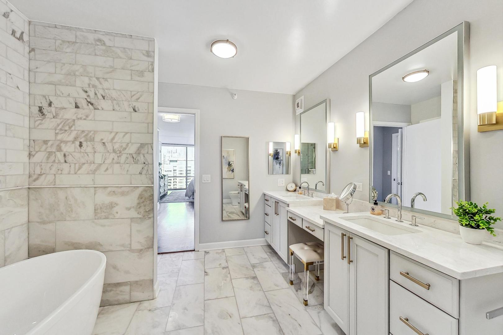 450 E WATERSIDE Drive Unit: 2409