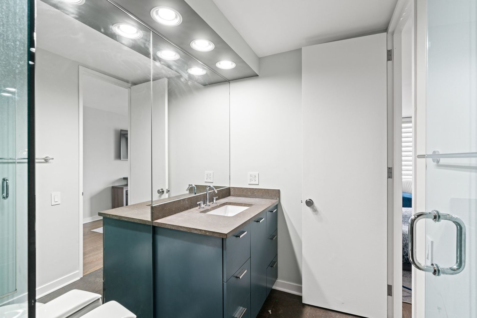 345 W Fullerton Parkway Unit: 2106