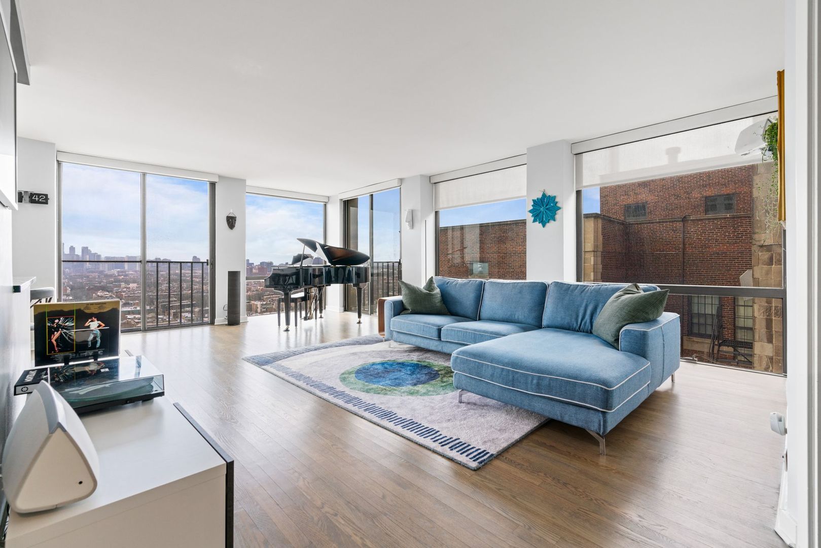 345 W Fullerton Parkway Unit: 2106