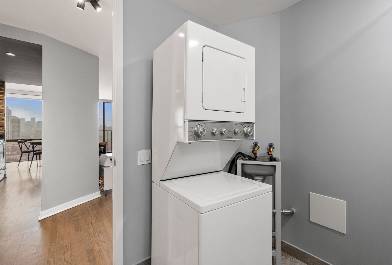 345 W Fullerton Parkway Unit: 2106