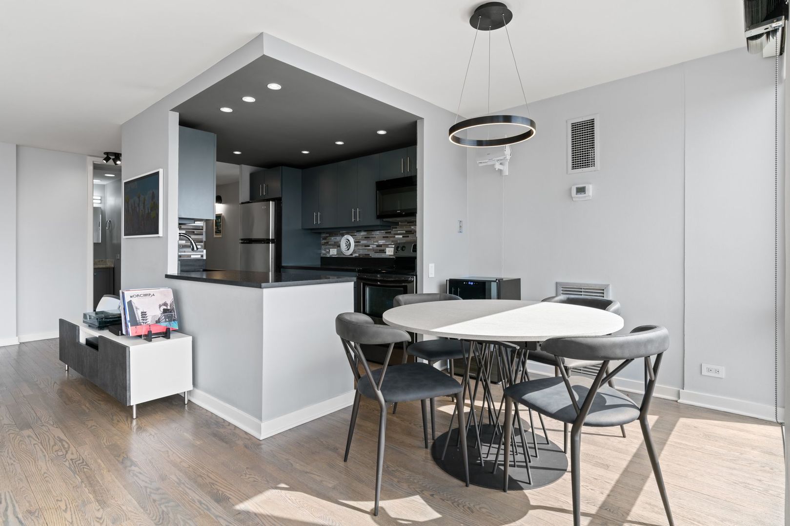 345 W Fullerton Parkway Unit: 2106