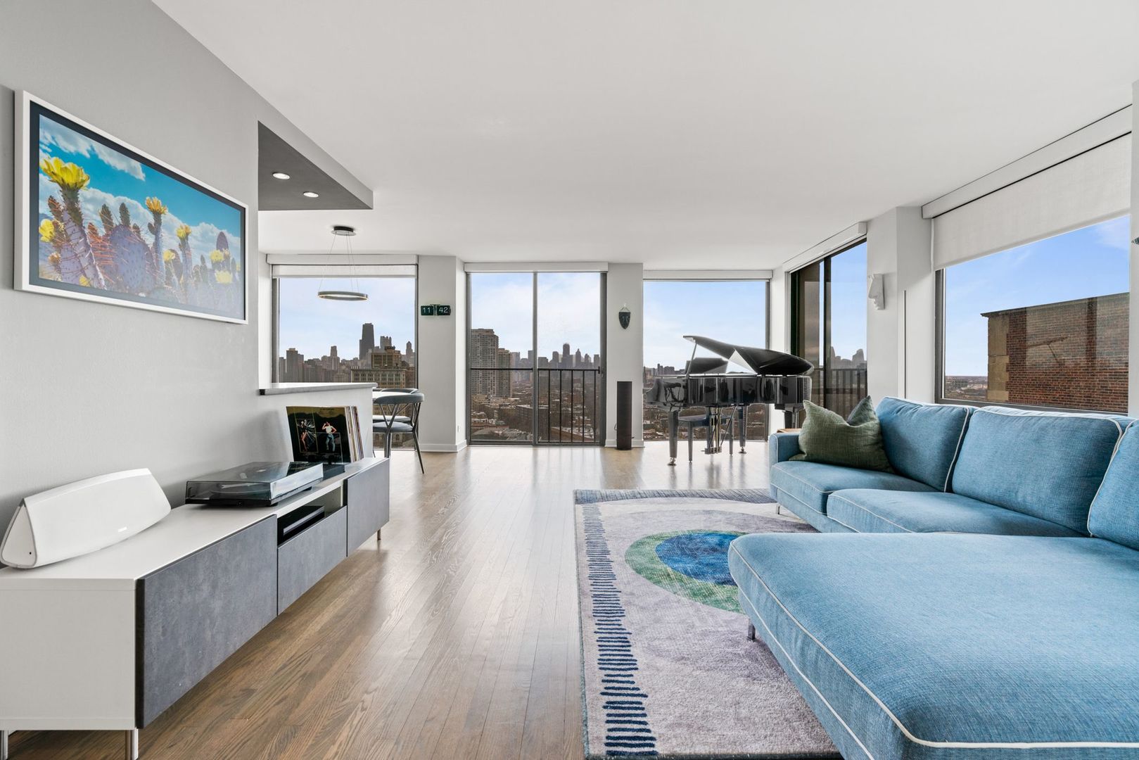 345 W Fullerton Parkway Unit: 2106