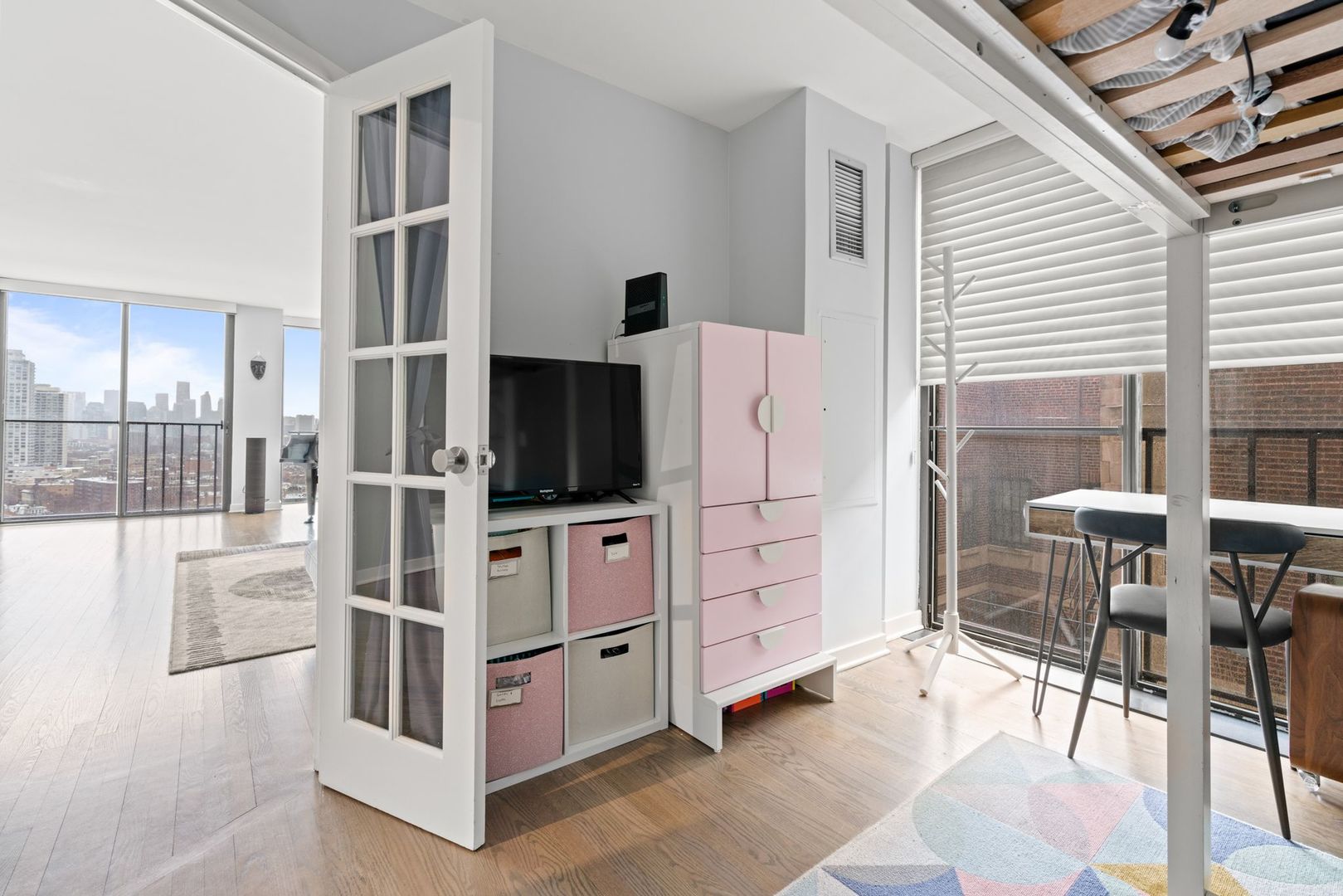 345 W Fullerton Parkway Unit: 2106