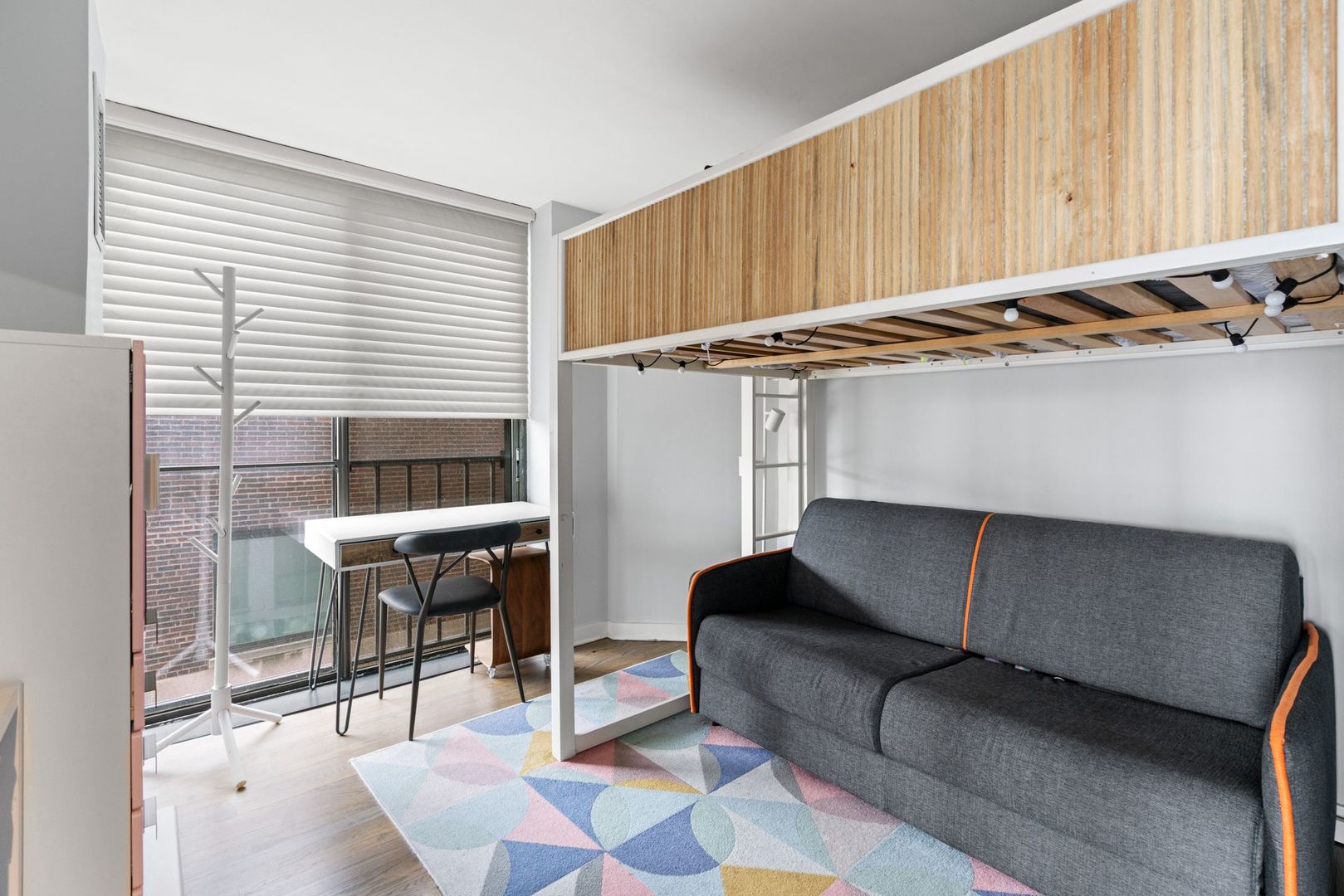 345 W Fullerton Parkway Unit: 2106