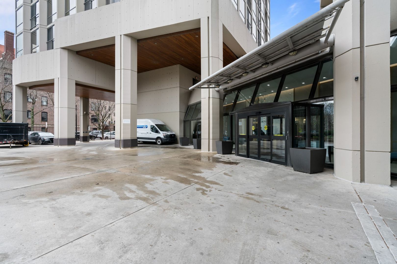 345 W Fullerton Parkway Unit: 2106
