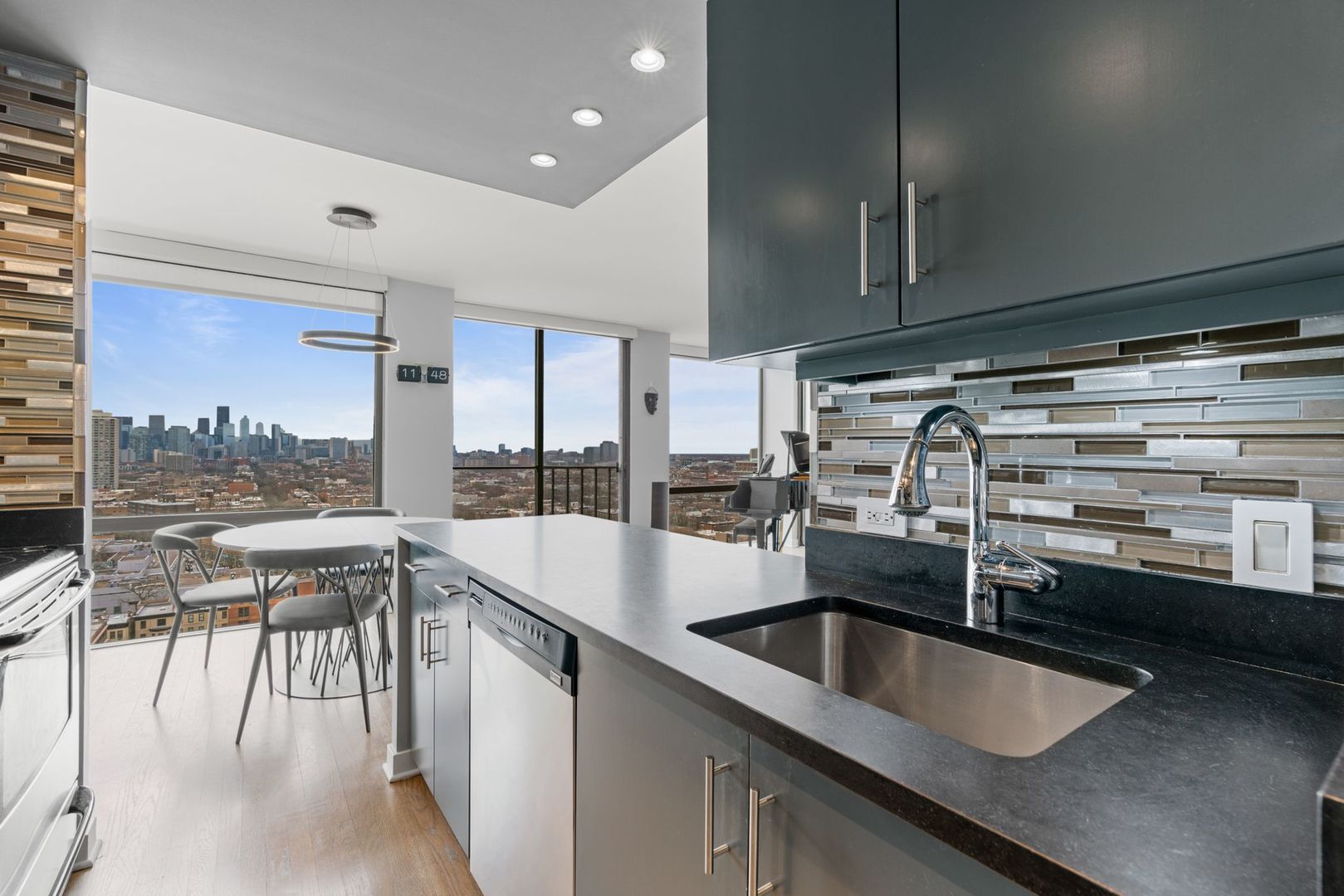 345 W Fullerton Parkway Unit: 2106