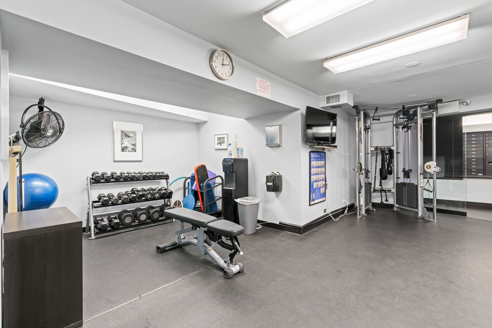 345 W Fullerton Parkway Unit: 2106