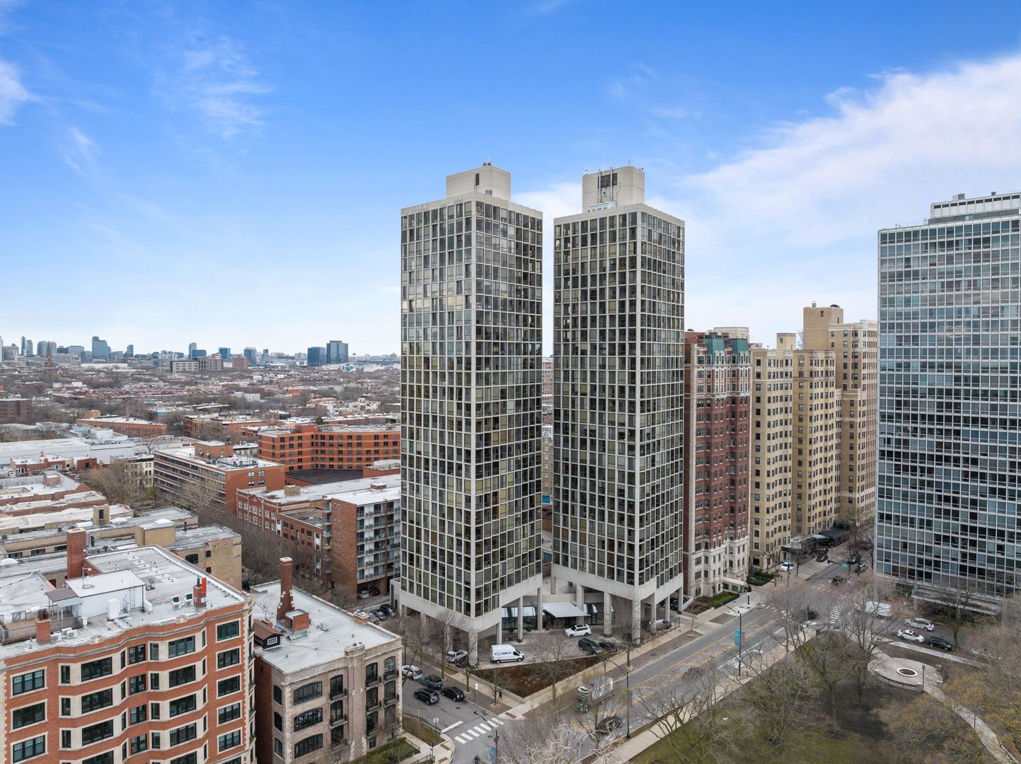 345 W Fullerton Parkway Unit: 2106
