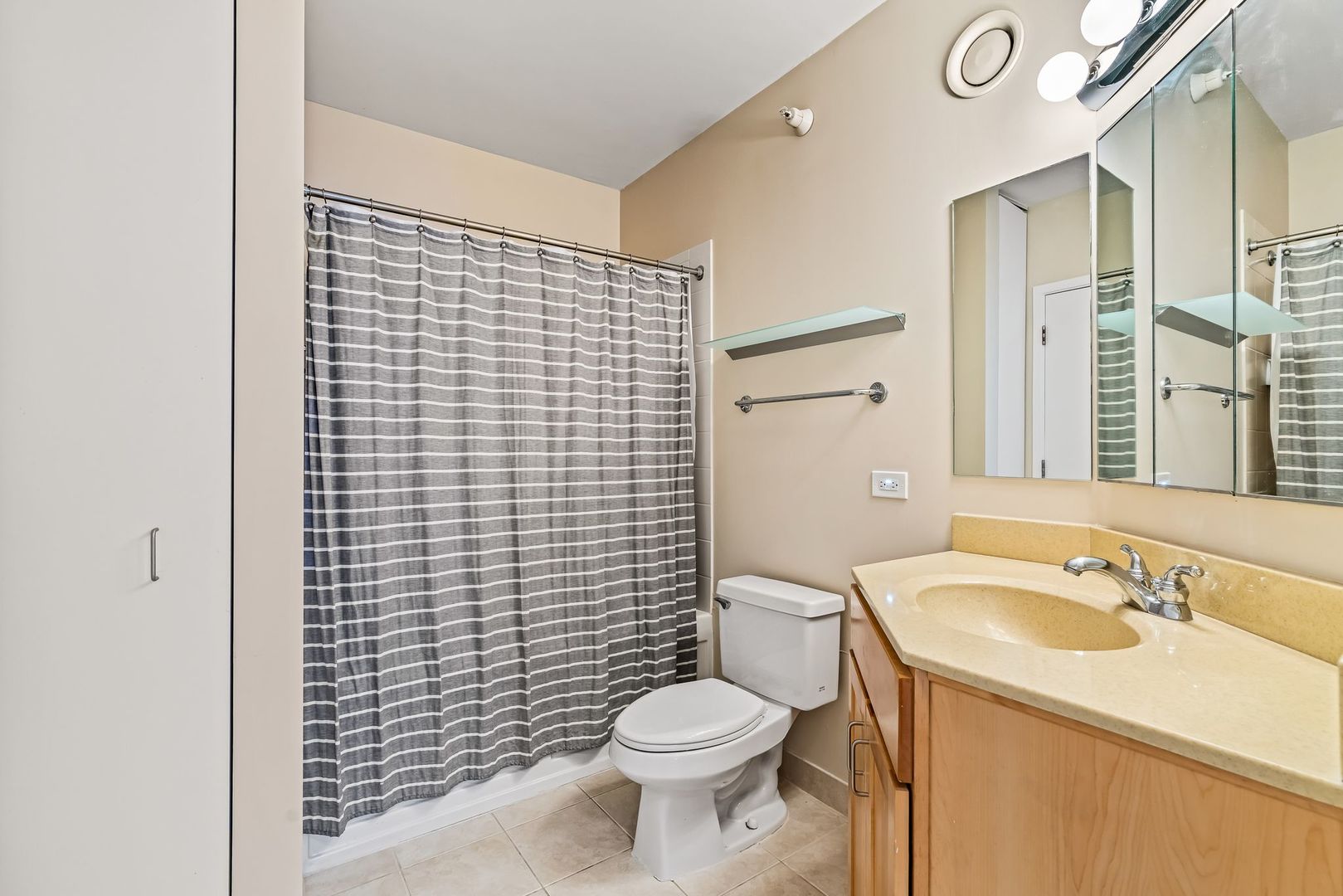 222 N Columbus Drive Unit: 2510