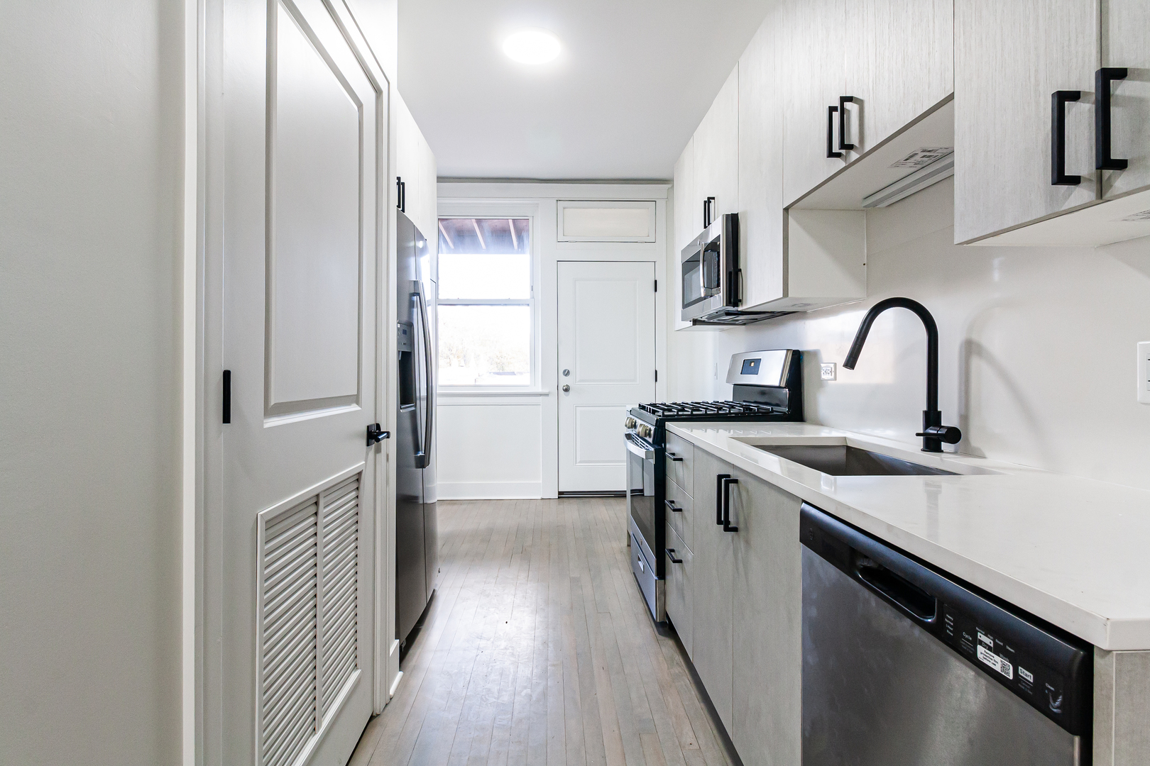 6341 N Wayne Avenue Unit: 3N