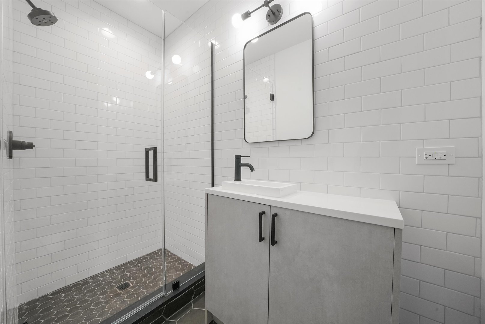 6341 N Wayne Avenue Unit: 3N