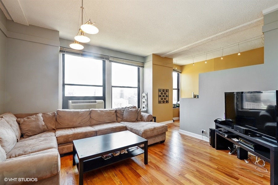 600 S Dearborn Street Unit: 1704