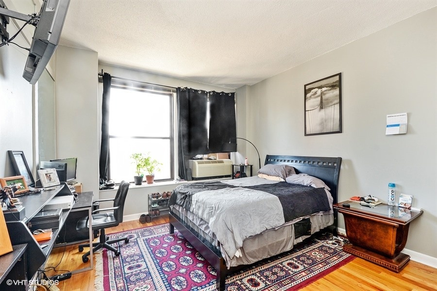 600 S Dearborn Street Unit: 1704
