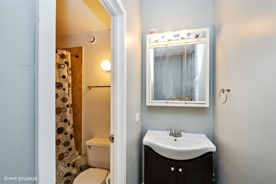 600 S Dearborn Street Unit: 1704