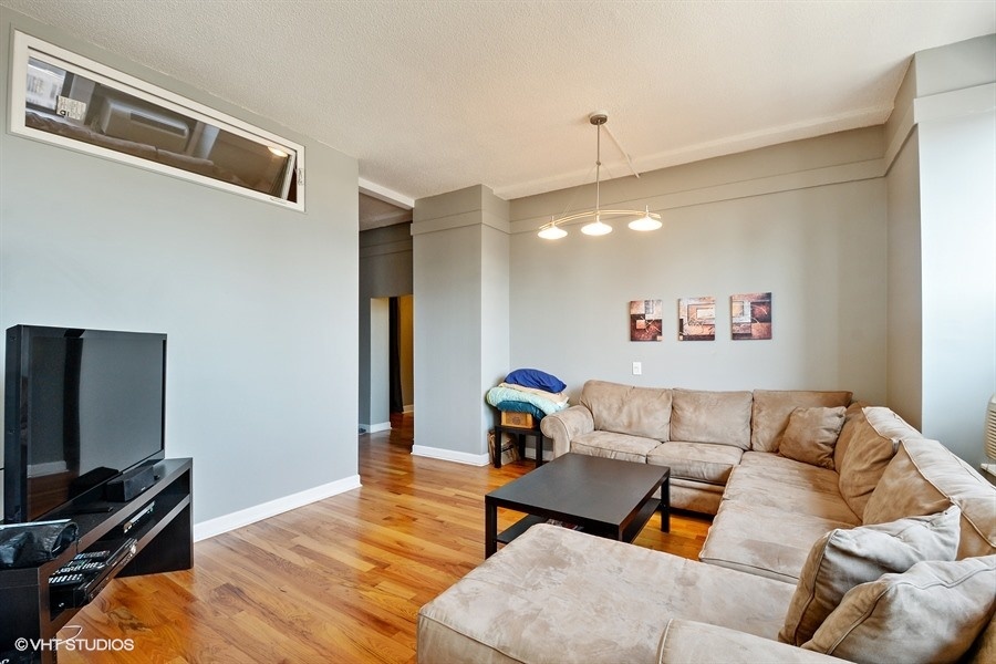 600 S Dearborn Street Unit: 1704