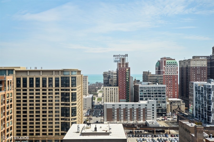 600 S Dearborn Street Unit: 1704