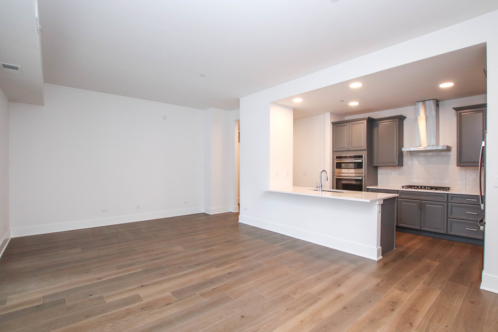 1850 Amberley Court Unit: 101