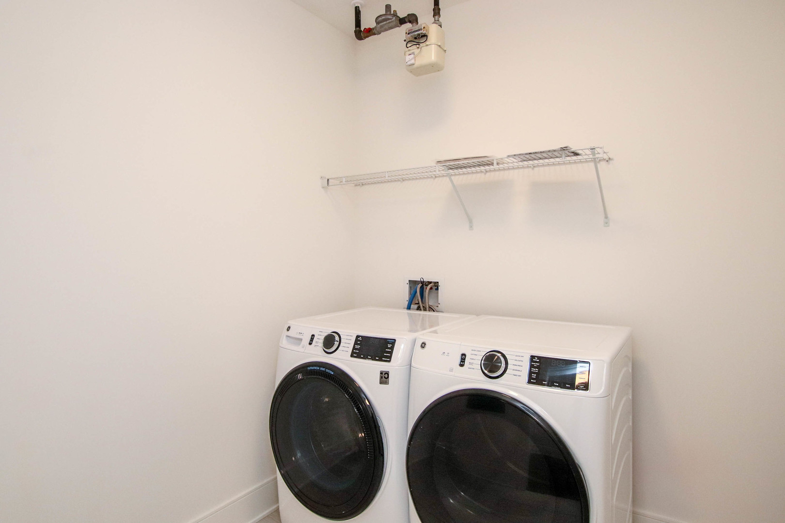 1850 Amberley Court Unit: 101