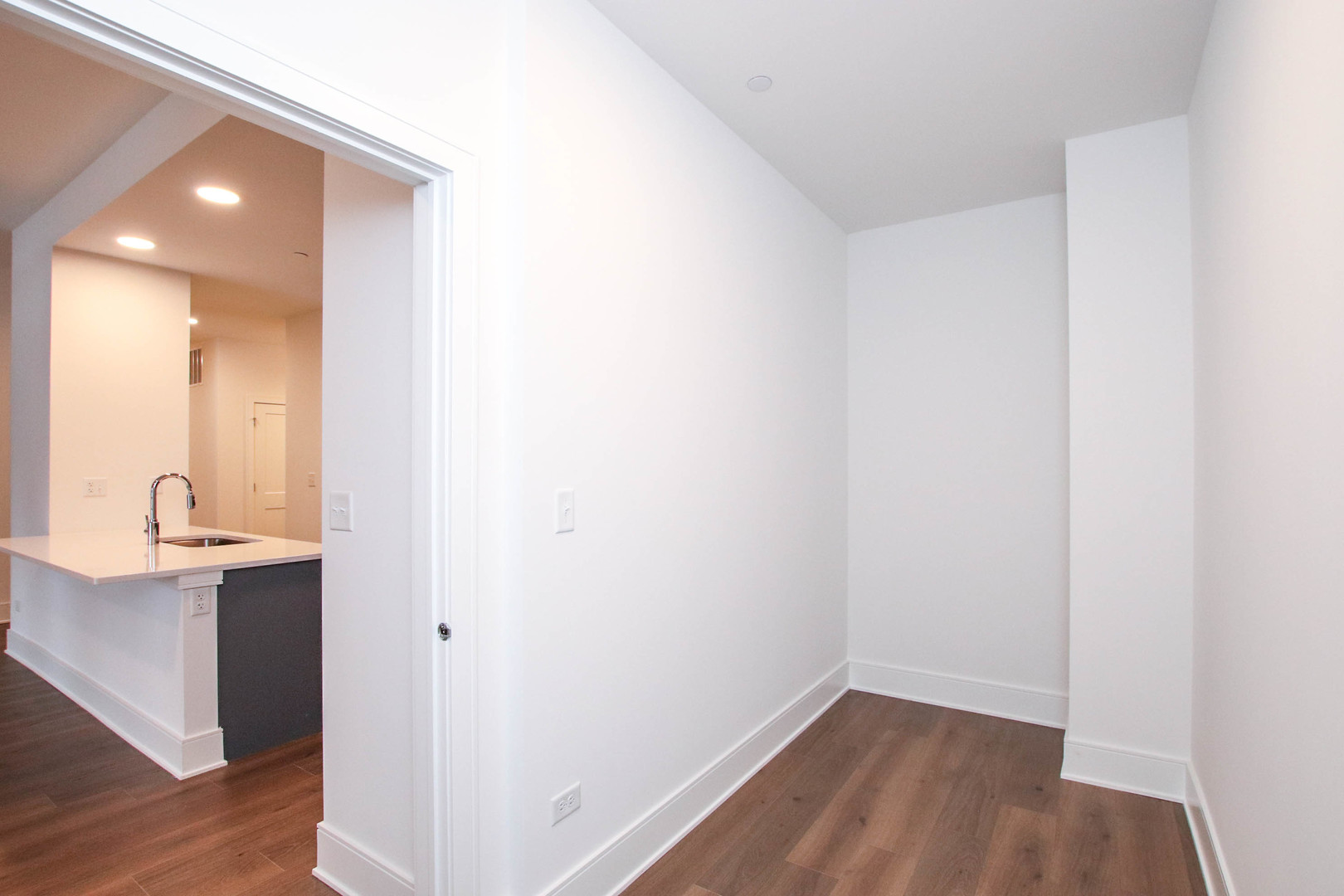 1850 Amberley Court Unit: 101
