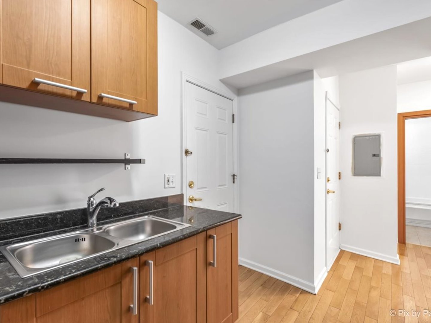 4754 N ALBANY Avenue Unit: 2
