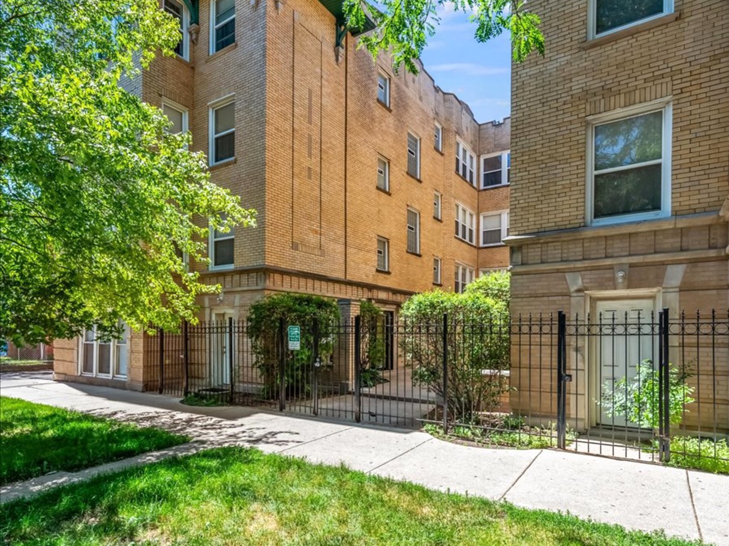 4754 N ALBANY Avenue Unit: 2